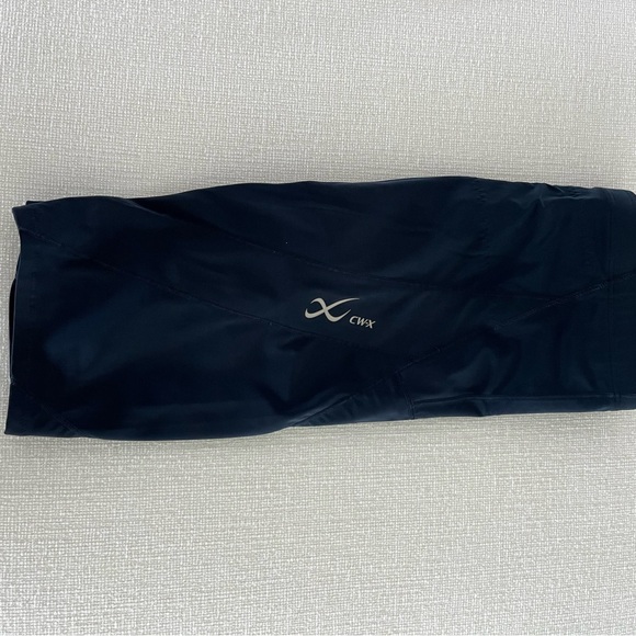 CW-X Stabilyx Ventilator Conpression Shorts in size XL - Picture 4 of 4